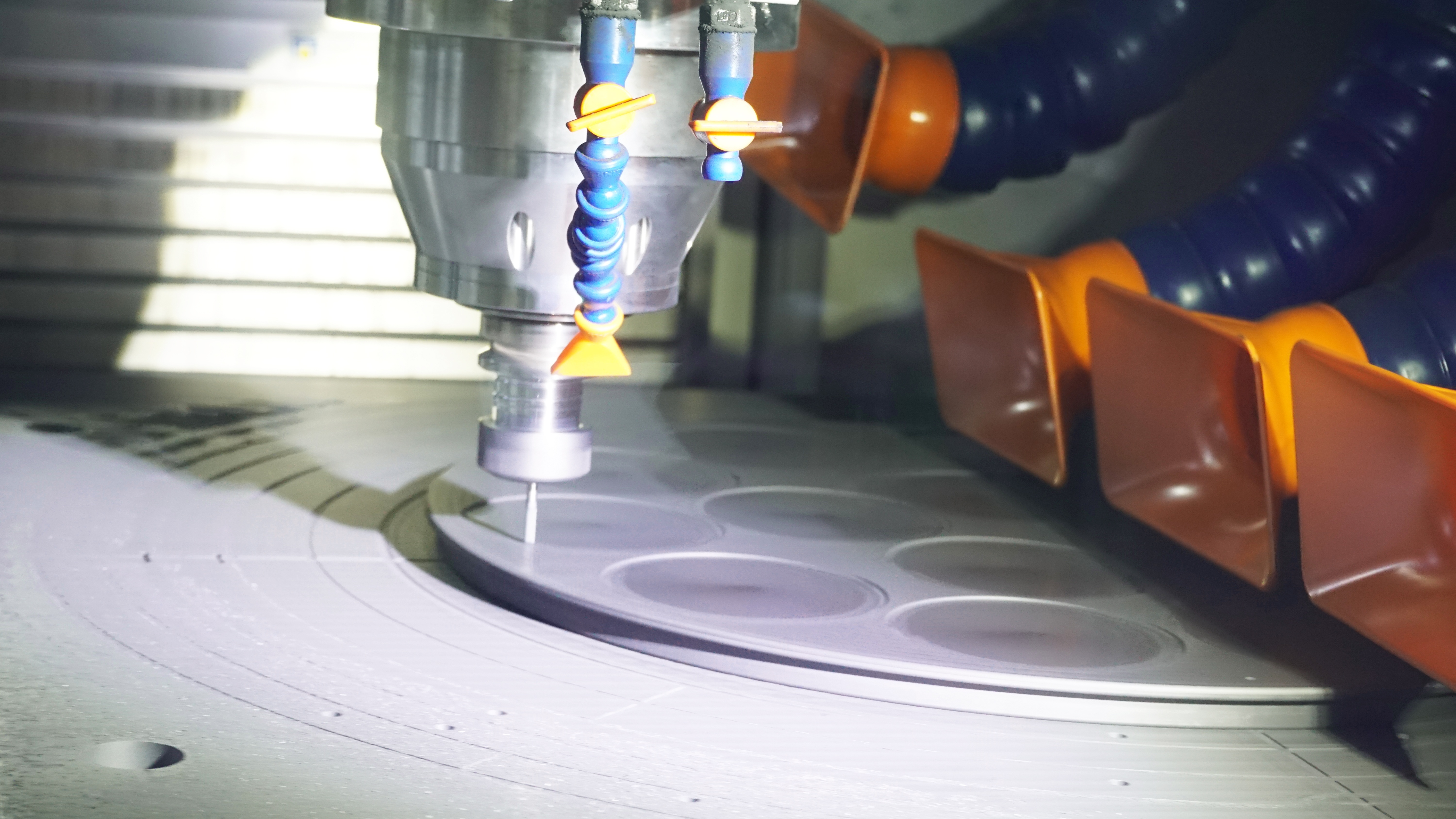 VETEK CNC प्रेसिजन मेसिनिंग कार्यशाला भित्र: उच्च-शुद्ध सेमिकन्डक्टर कम्पोनेन्टहरूको आधार निर्माण गर्दै